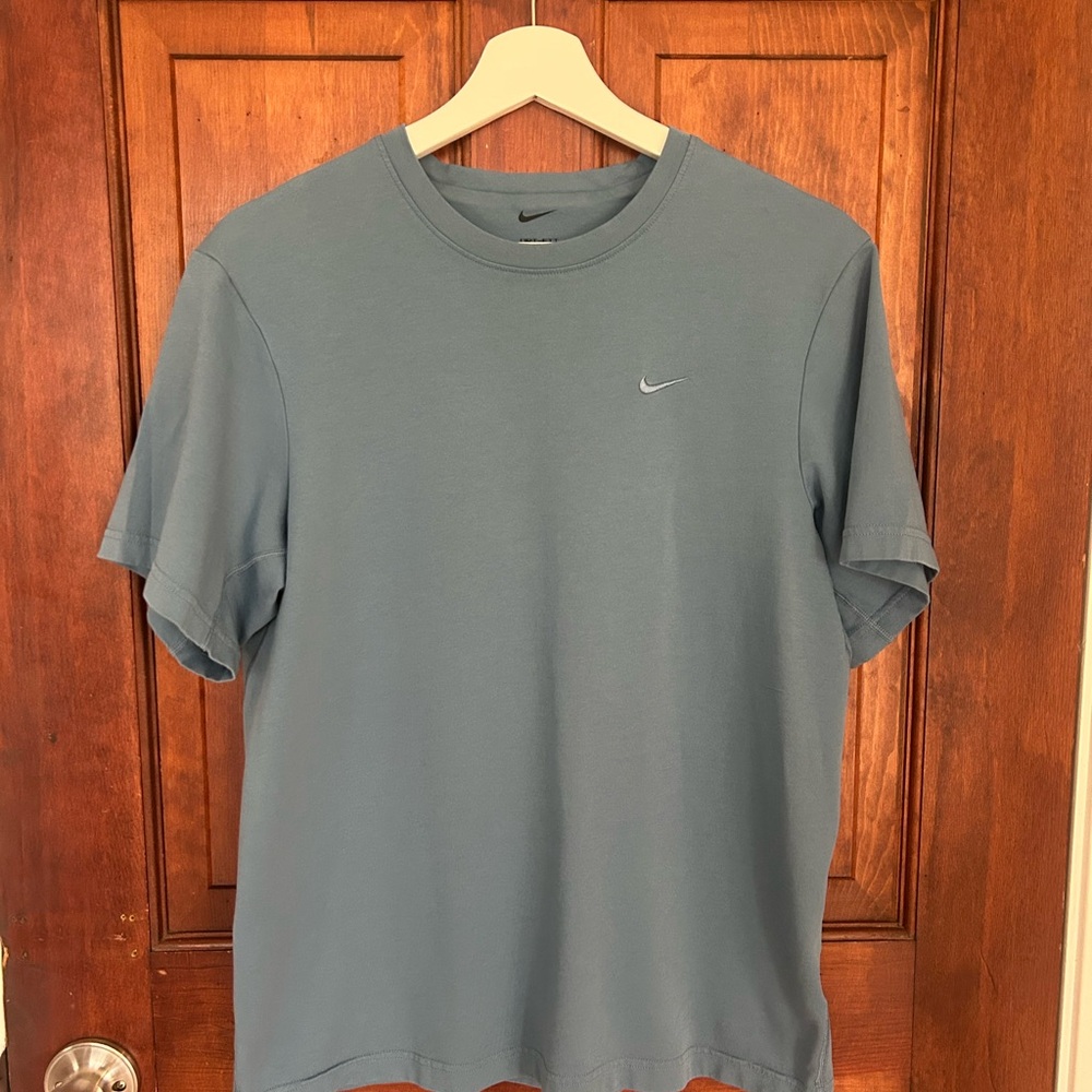 Nike Men's Gray Short Sleeve Tee
